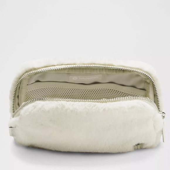 Everywhere Belt Bag *PlushFleece, Color: Bone/Silver- NWT - Picture 6 of 7